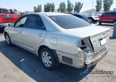 2004 Toyota Camry Le z USA, uszkodzony, nr VIN 4T1BE32K64U849232
